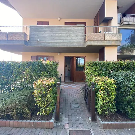 With Private Garden - Apartment