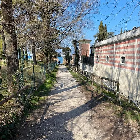 With Private Garden - Apartment